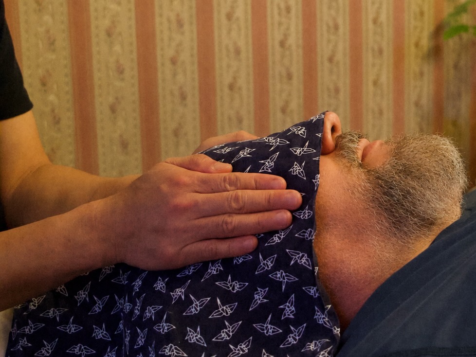Reiki session in progress